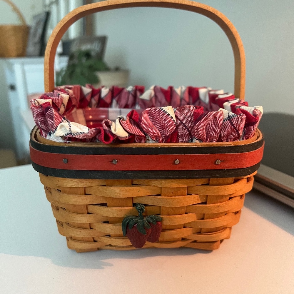 Longaberger 2001 All American Strawberry Basket with Liner